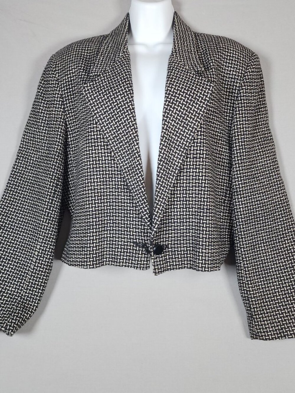 Vintage-style Ashley Brooke cropped blazer in a black and ivory
